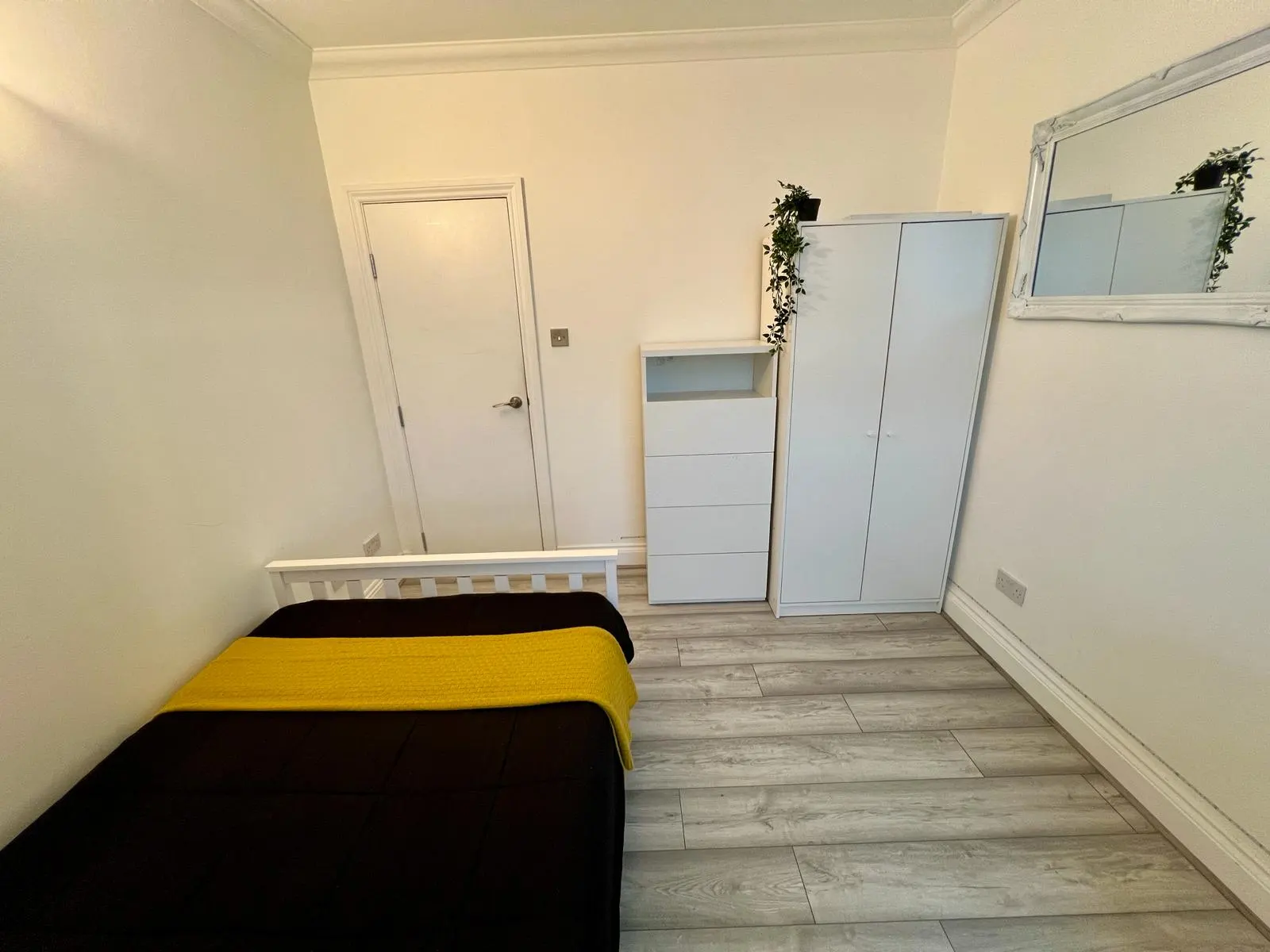 Double room near Crossharbour